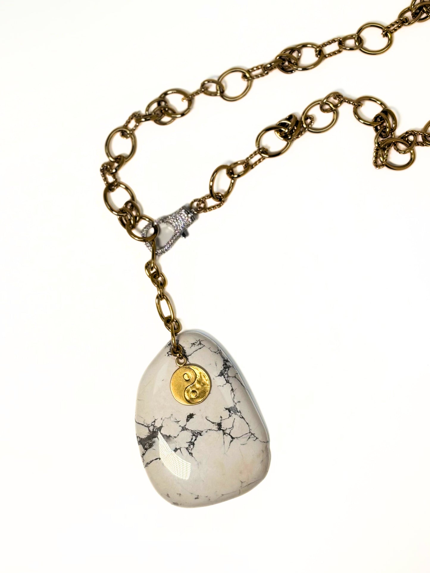 Collar Howlite