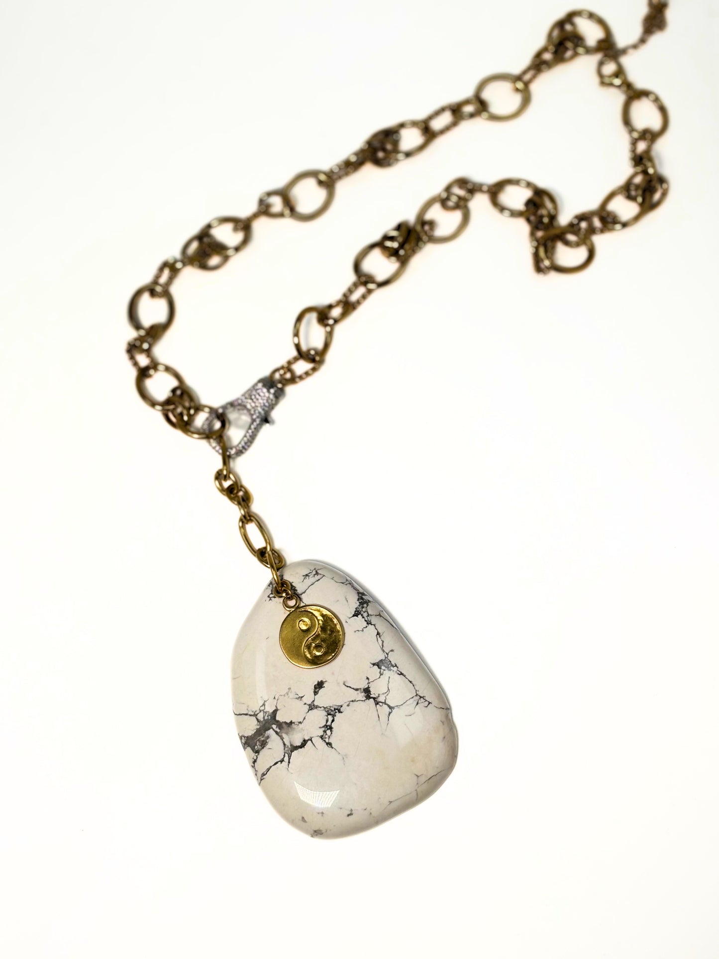 Collar Howlite